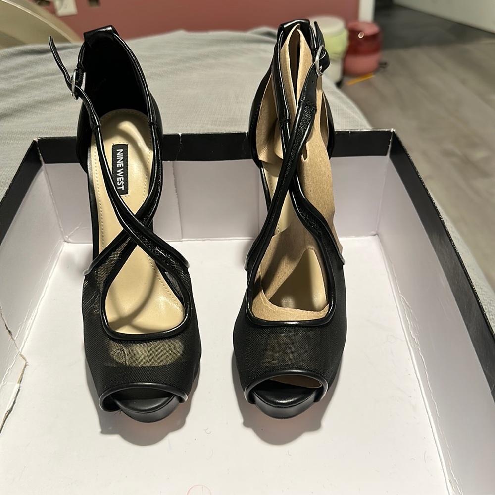 Nine West shoes, never worn, didn’t like on my feet lol